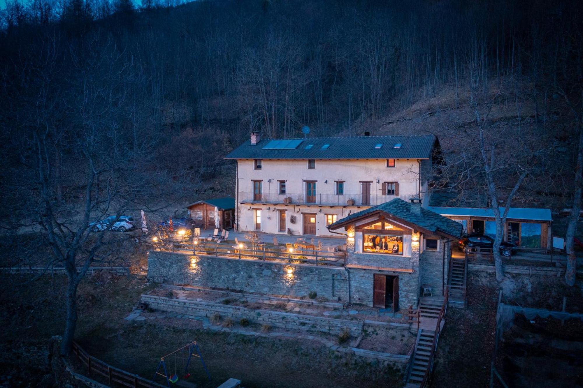 Locanda Il Campo Della Quercia San Damiano Macra Exteriör bild